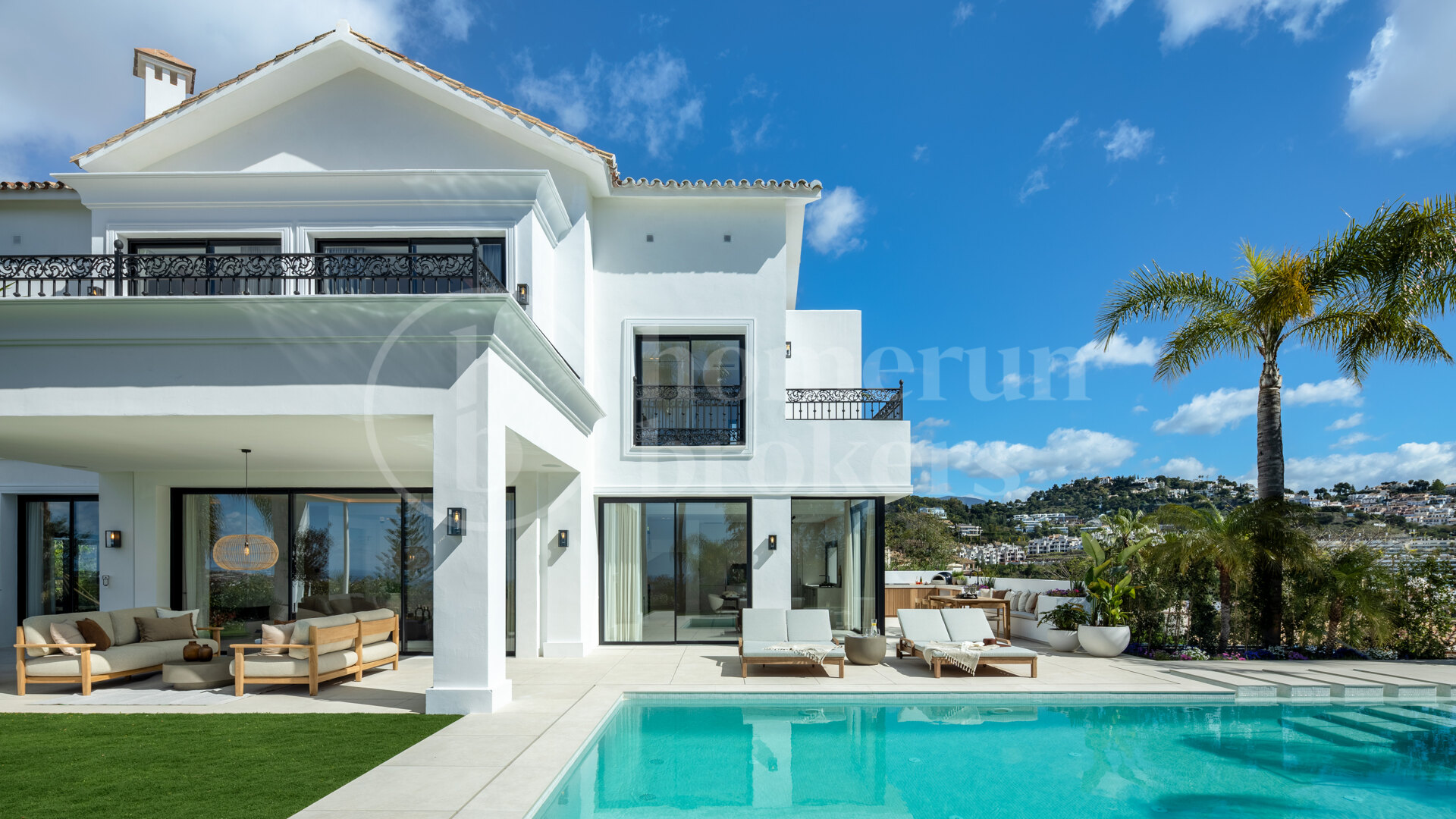 Discover Villa Fortuna, a stunningly renovated luxury villa situated in the prestigious gated community — photo 11