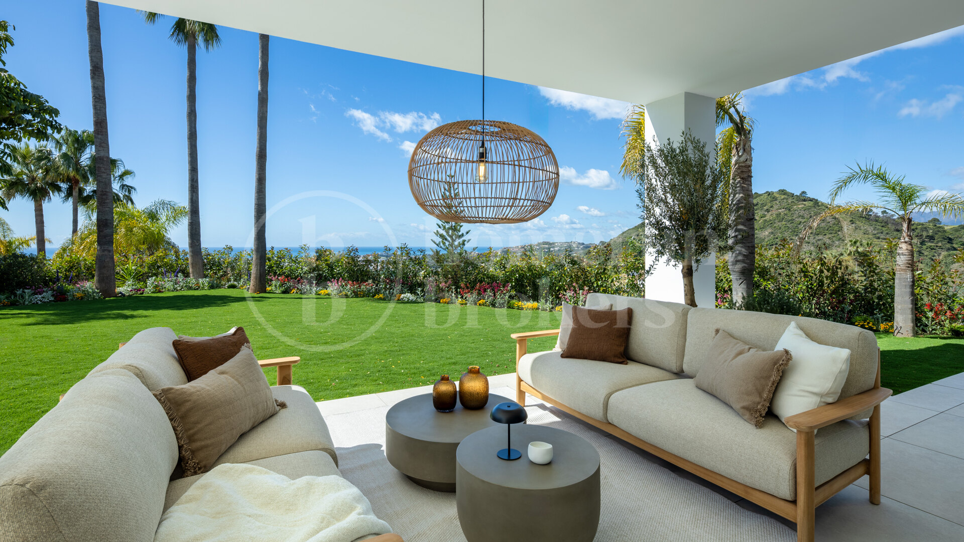 Discover Villa Fortuna, a stunningly renovated luxury villa situated in the prestigious gated community — photo 10