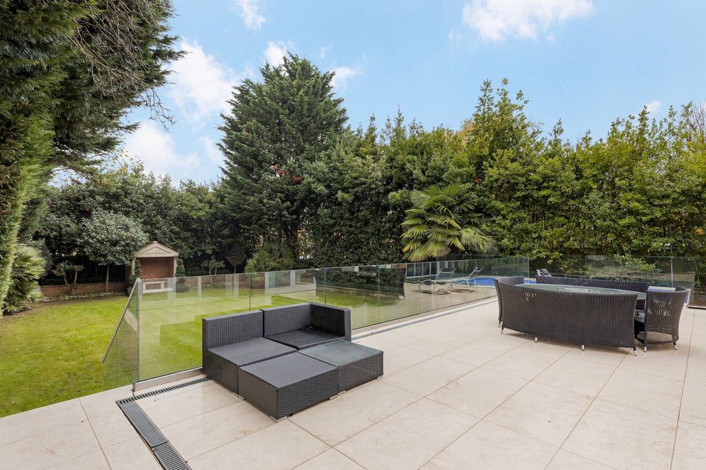 Luxe vrijstaande woning te koop in Londen, Engeland — photo 12